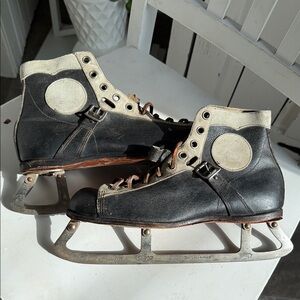 1930s primitive vintage Aero "Tempered Runner" ice hockey skates